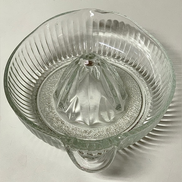 Mid Century Vintage Starburst Pattern Cut Glass Antique Citrus Juicer - Picture 11 of 14